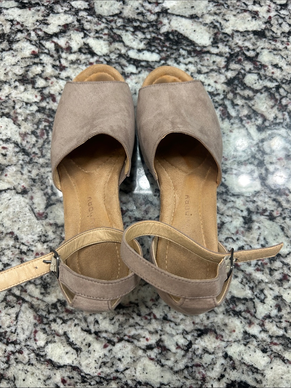 Women’s Open-Toe Ankle Strap Sandals in Taupe